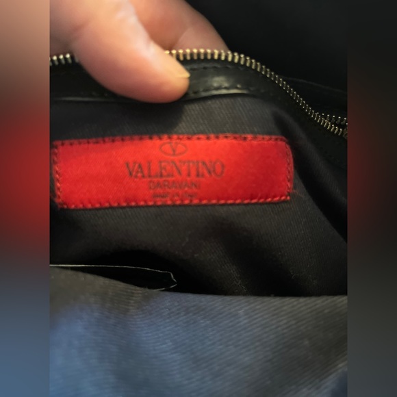 *VALENTINO GARAVANI Patent Black Bow Shoulder Bag. - Picture 3 of 4